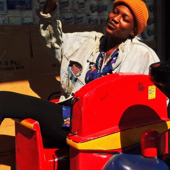 Meet your Posher, Candice - Picture 1 of 1